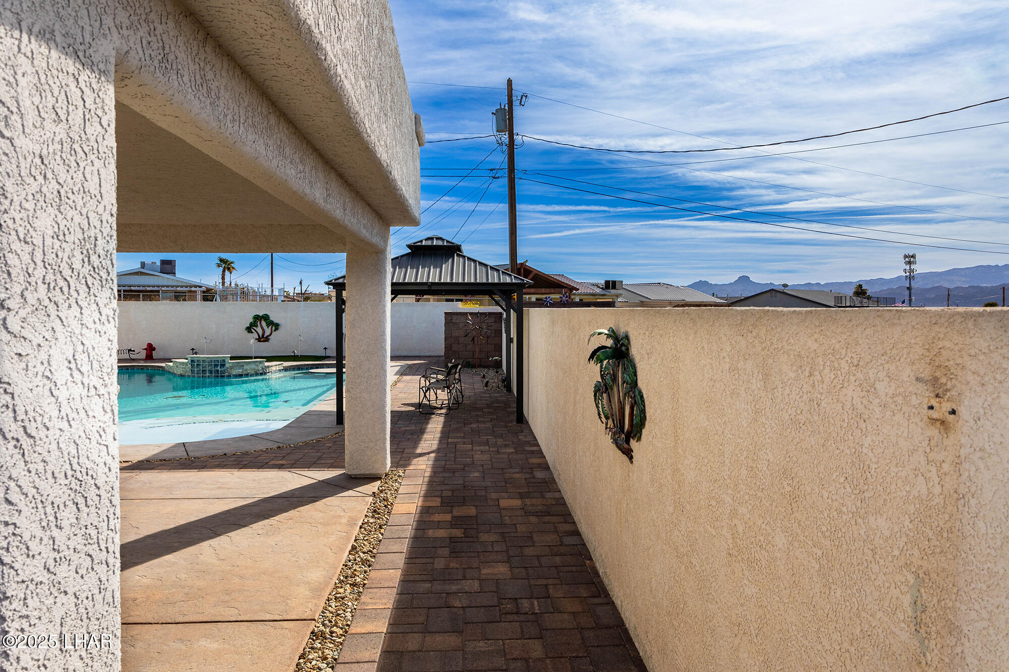 1660 Topaz Dr