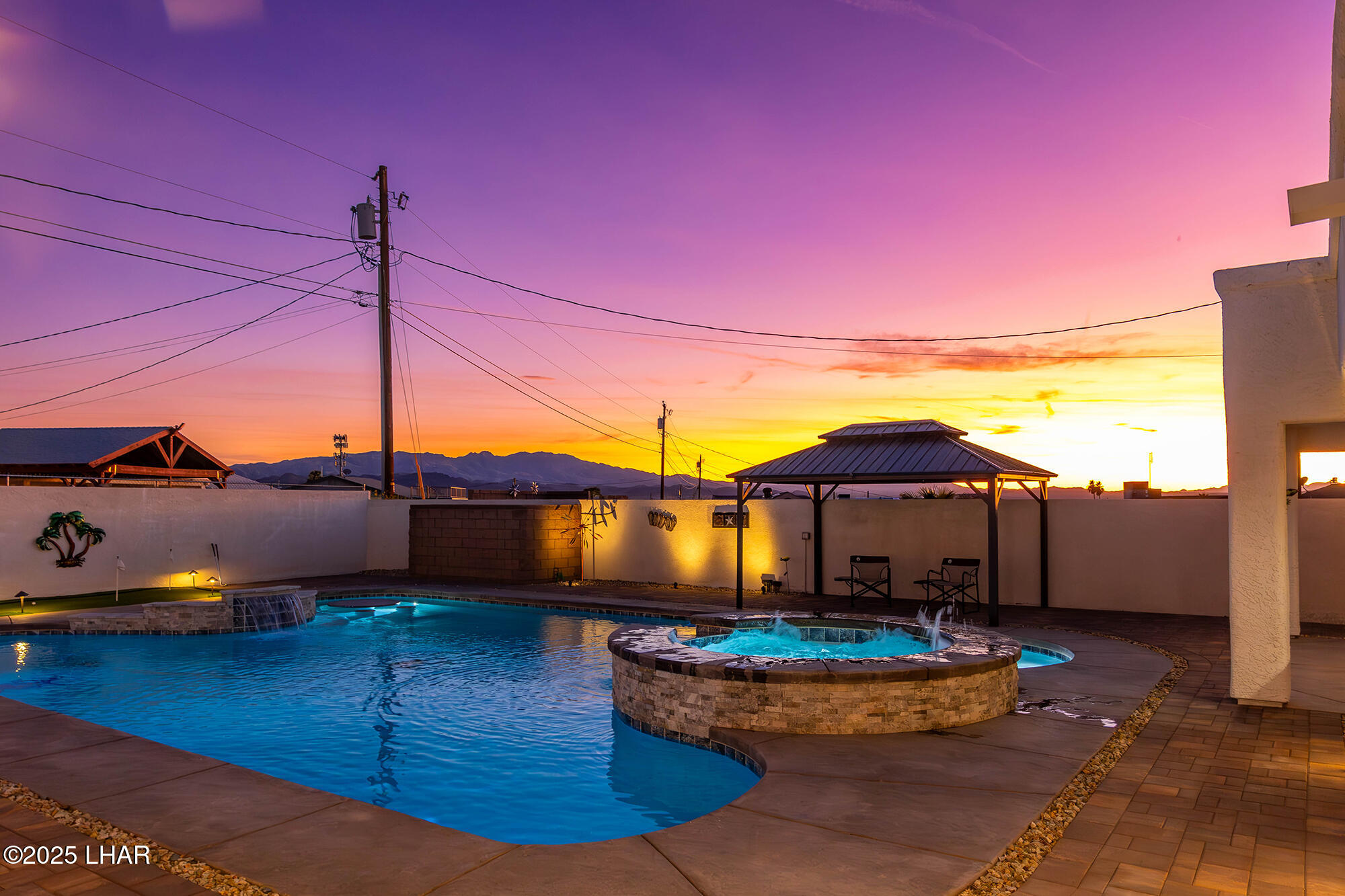 1660 Topaz Dr