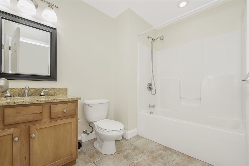 120 Wyllis Ave # 216