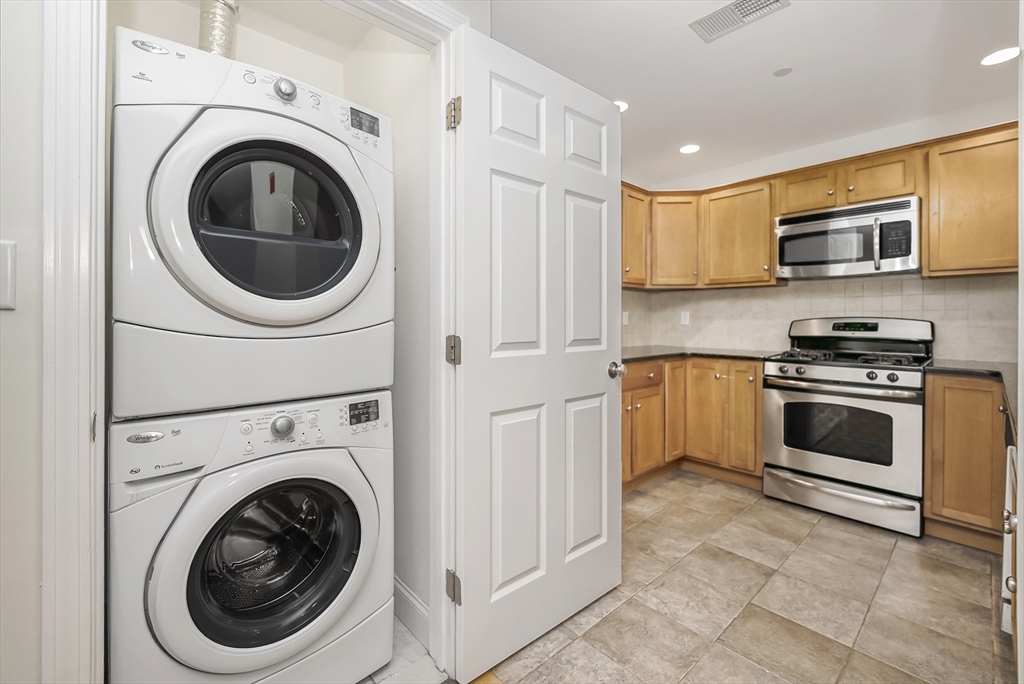 120 Wyllis Ave # 216