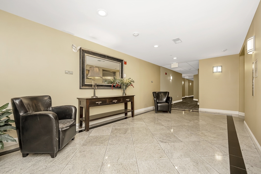 120 Wyllis Ave # 216