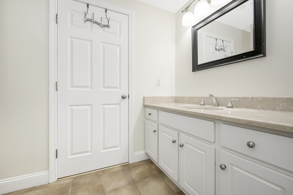 120 Wyllis Ave # 216