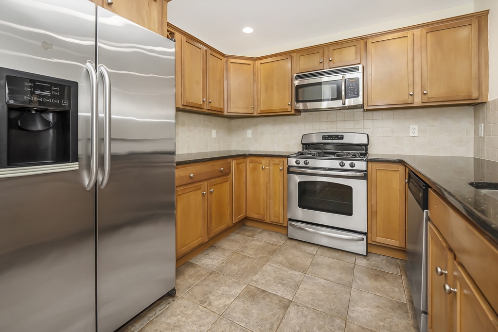 120 Wyllis Ave # 216