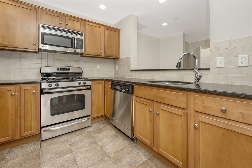 120 Wyllis Ave # 216