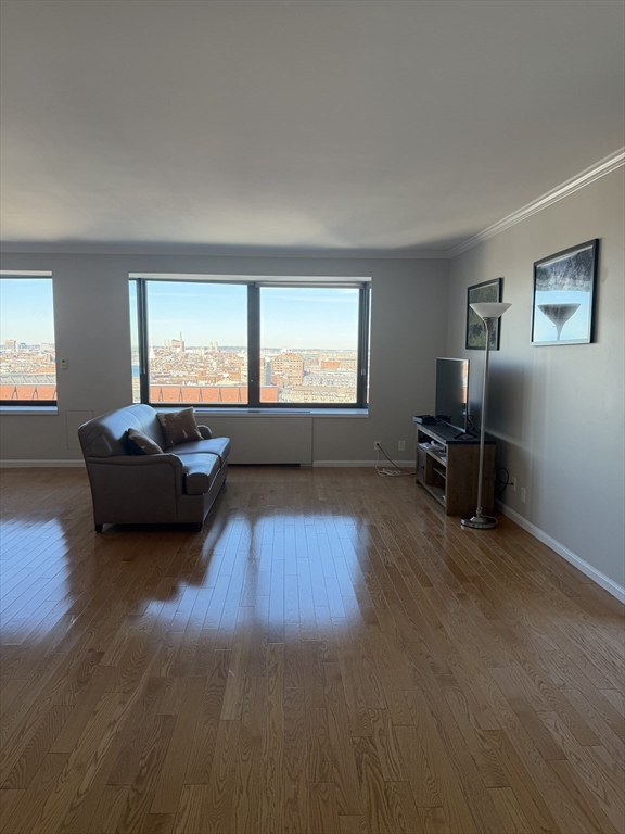 85 East India Row # 17B