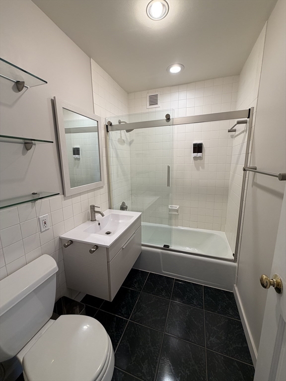 85 East India Row # 17B