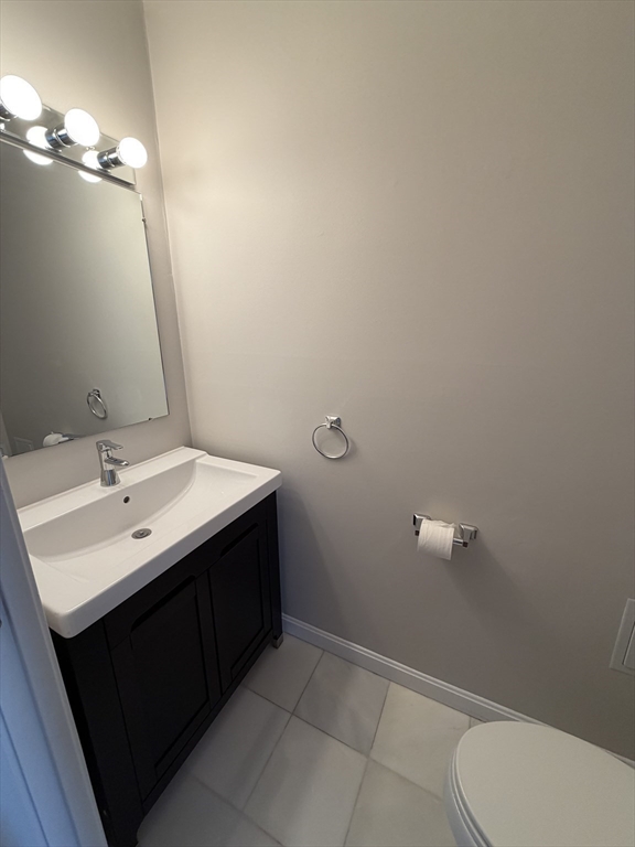 85 East India Row # 17B