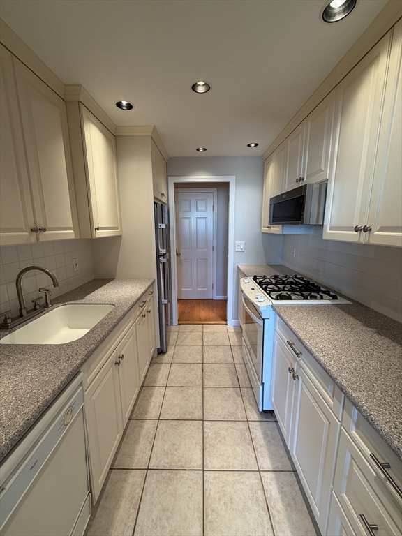 85 East India Row # 17B