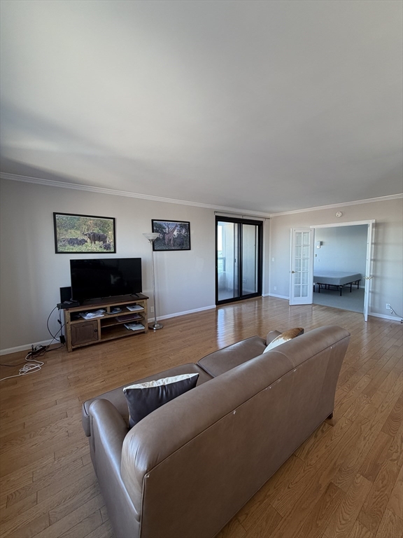 85 East India Row # 17B