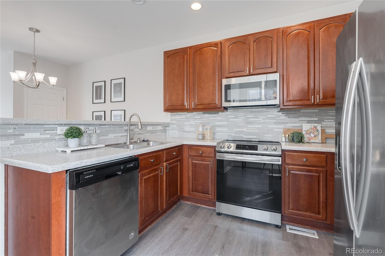 3927 W 118th Place