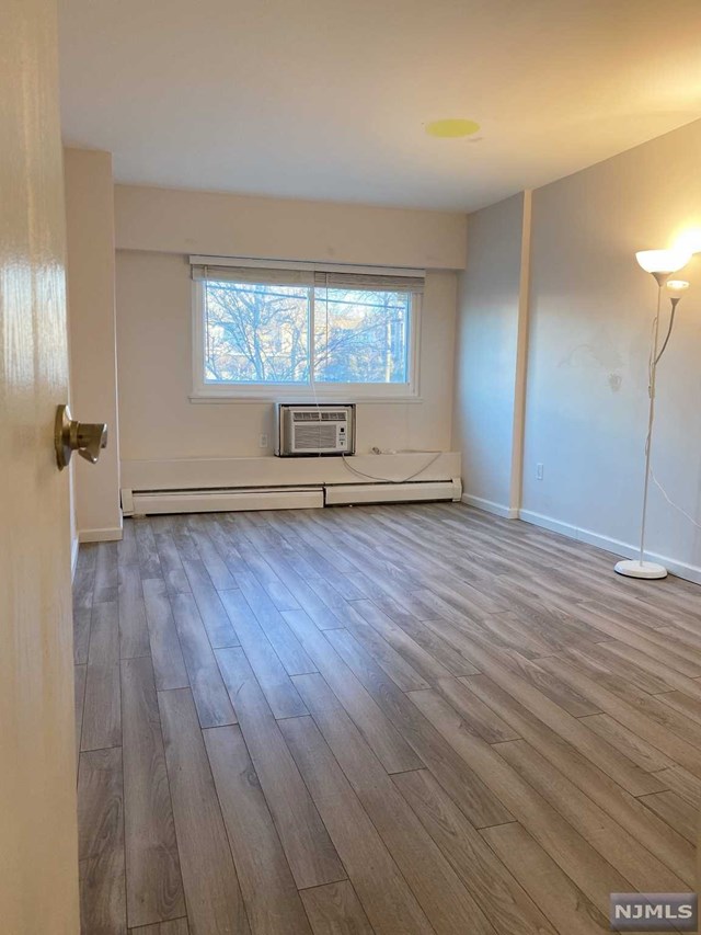 333 Grand Avenue 2T