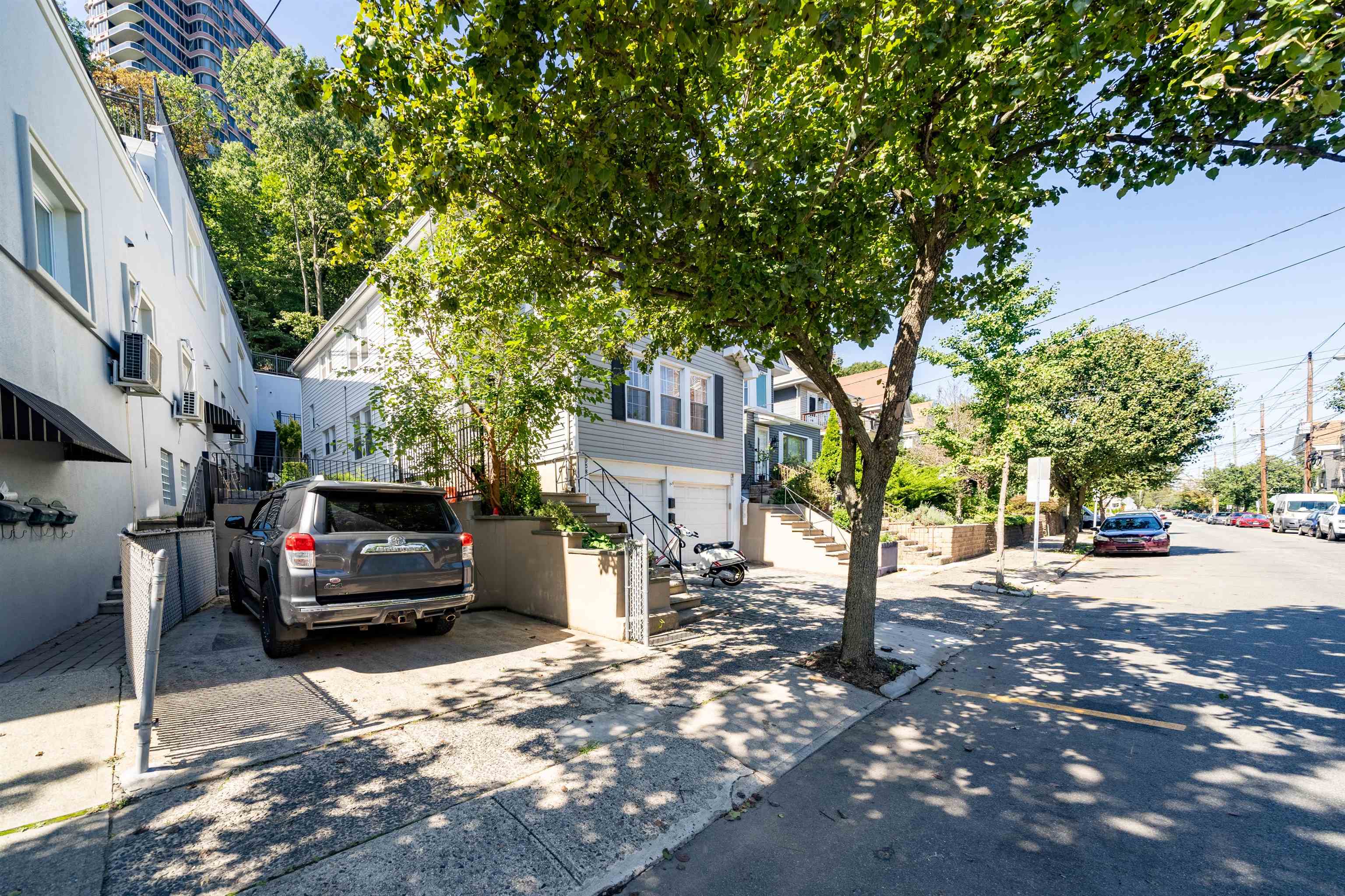 358-360 UNDERCLIFF AVE
