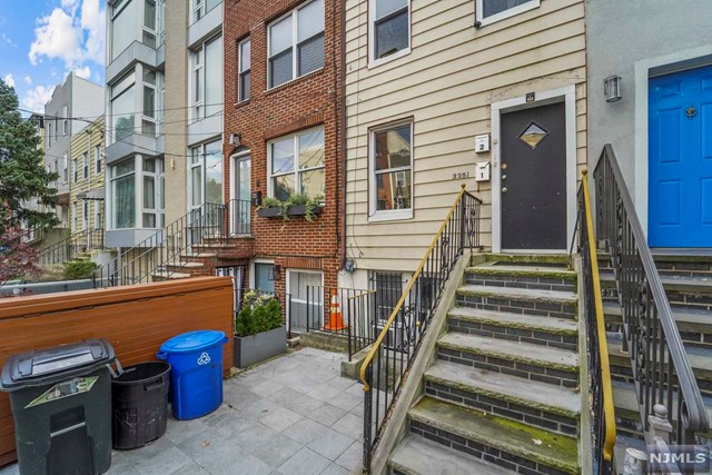 325.5 4th Street 1