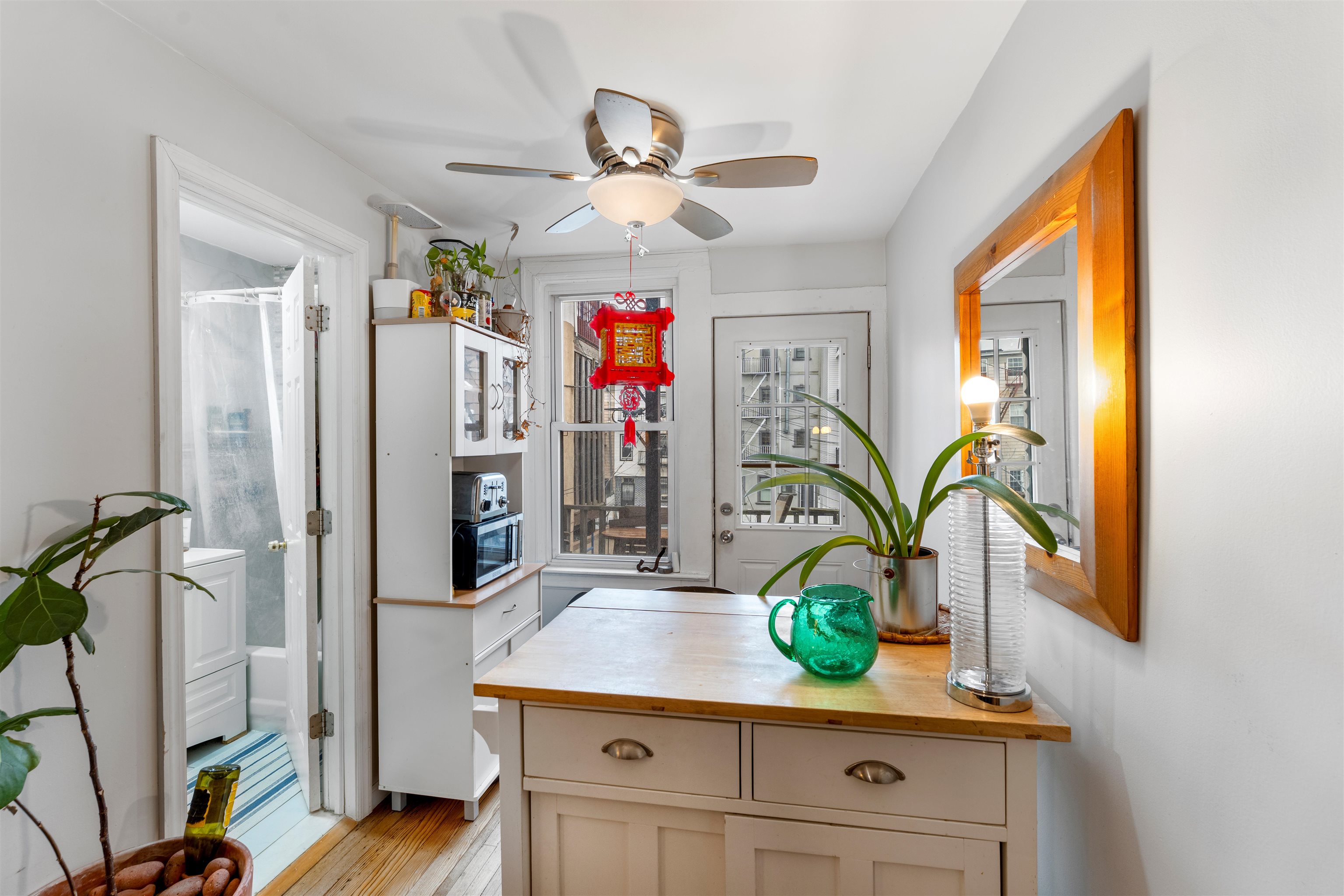 325.5 4TH ST Unit: 2