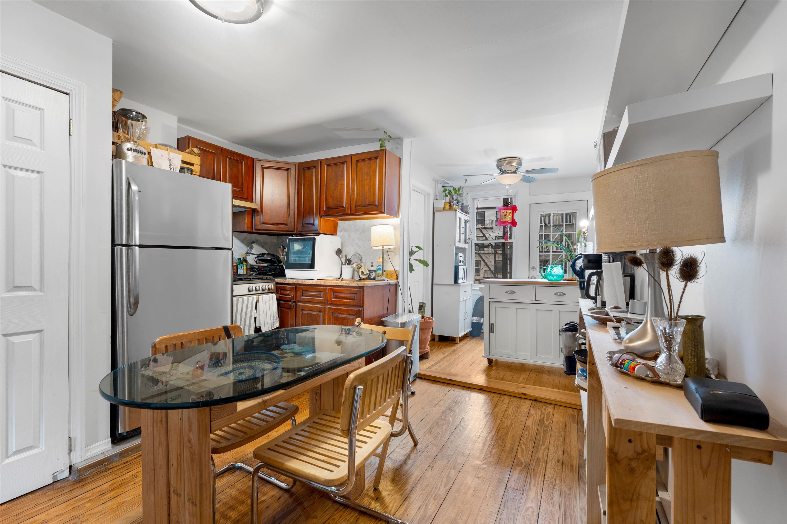 325.5 4TH ST Unit: 2
