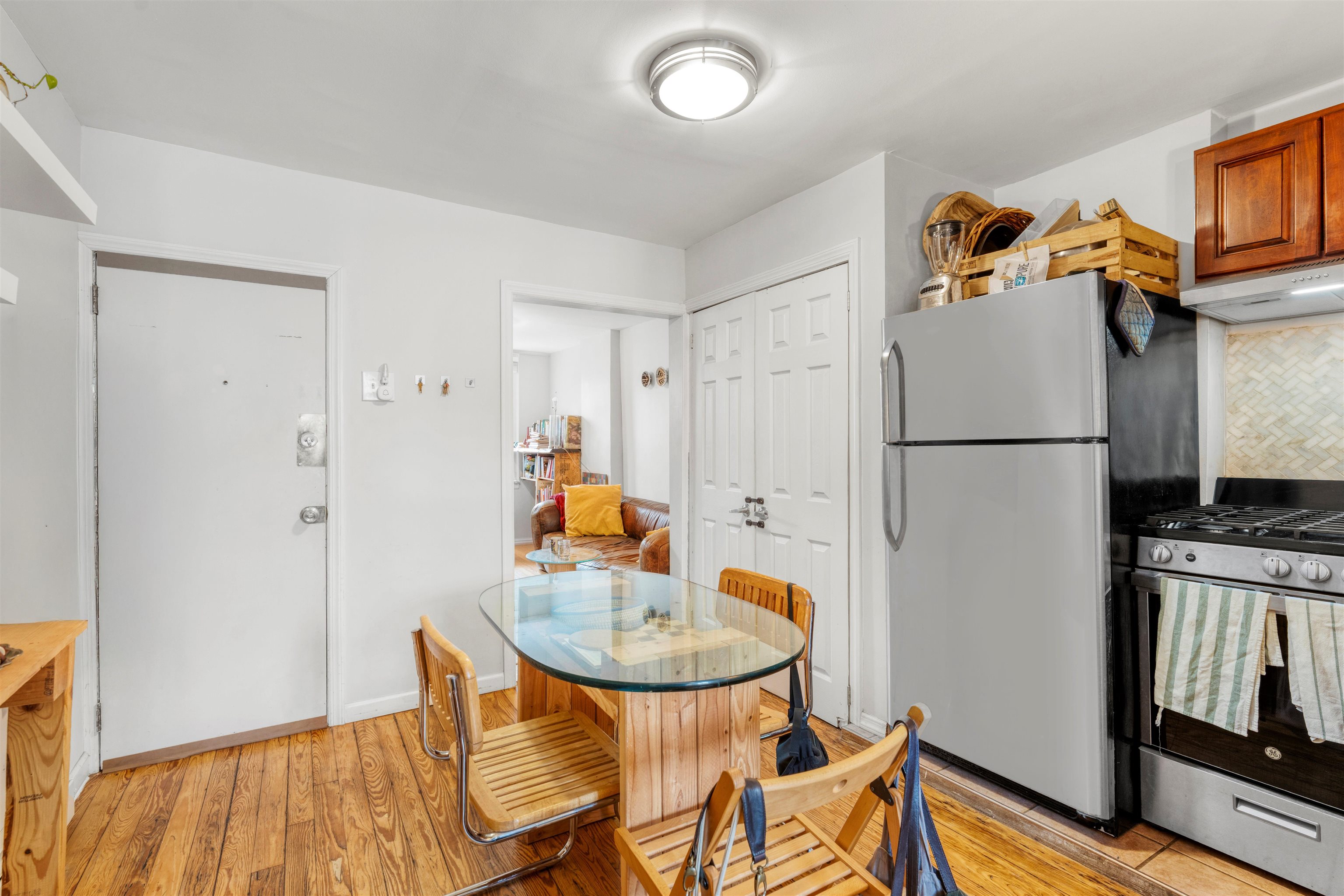 325.5 4TH ST Unit: 2