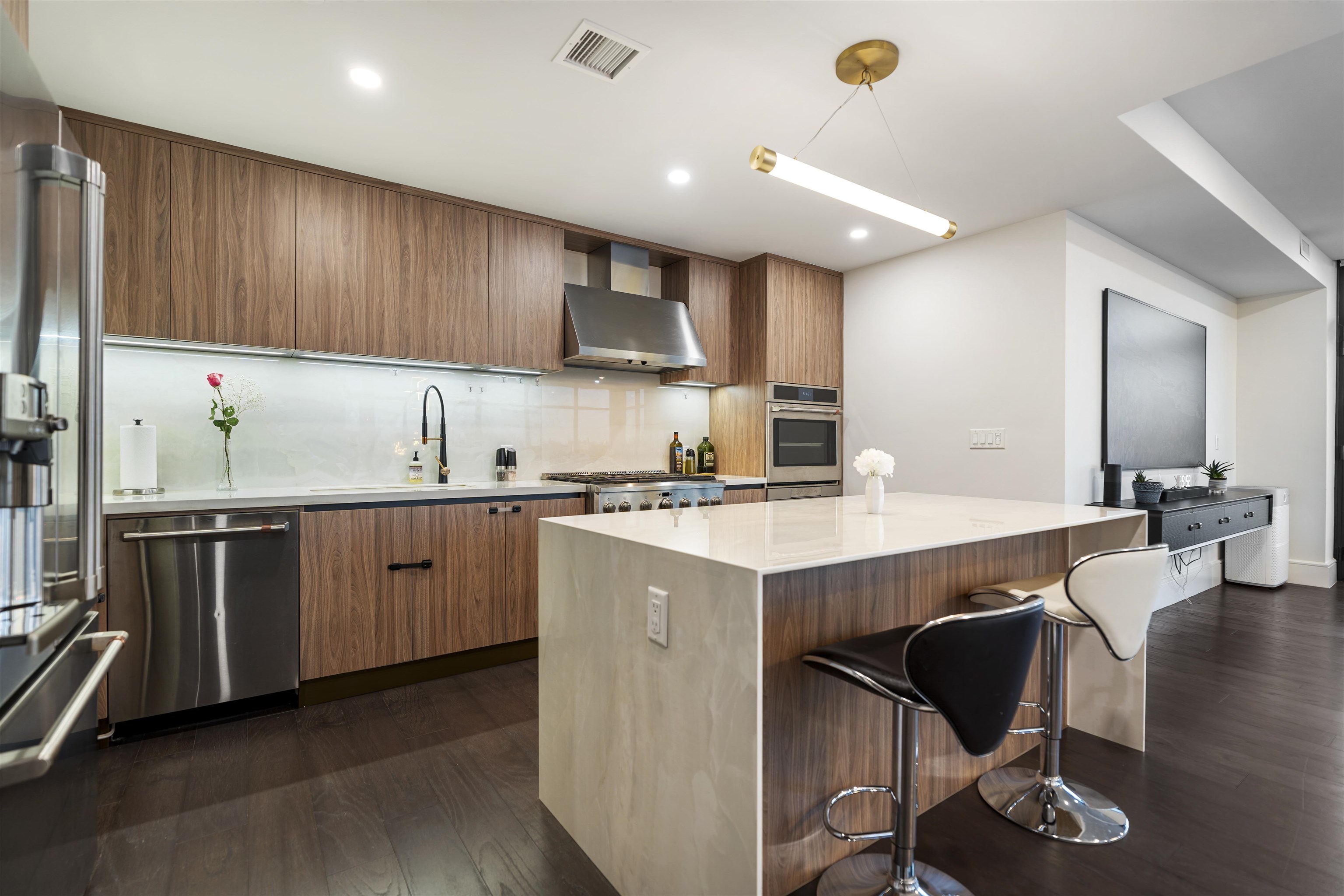 8701 CHURCHILL RD Unit: 1401