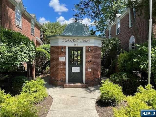 185 E Palisade Avenue A6A