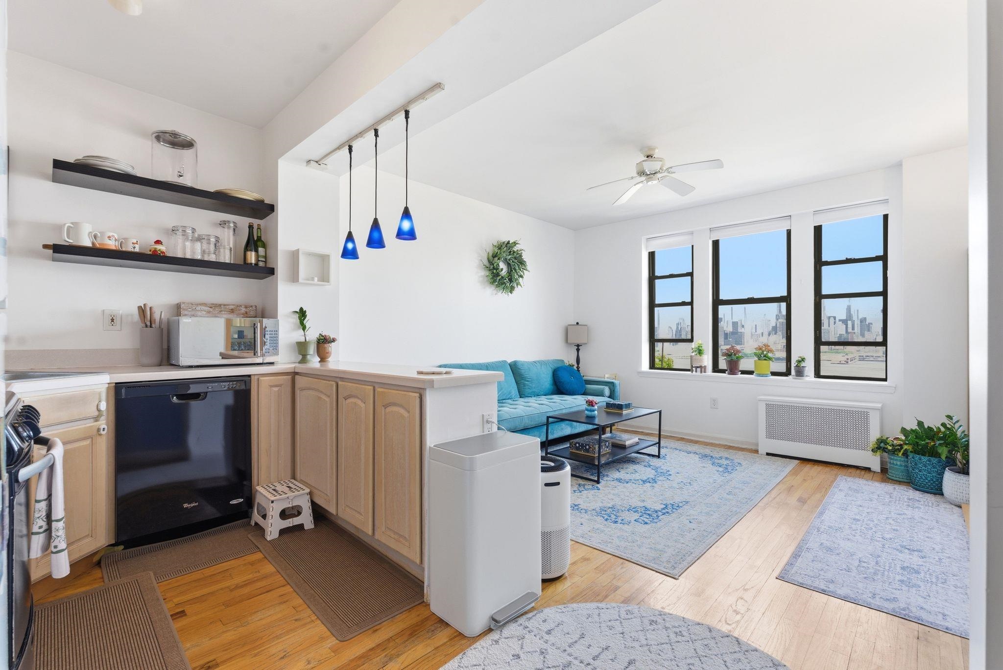 883 BLVD EAST Unit: 1F