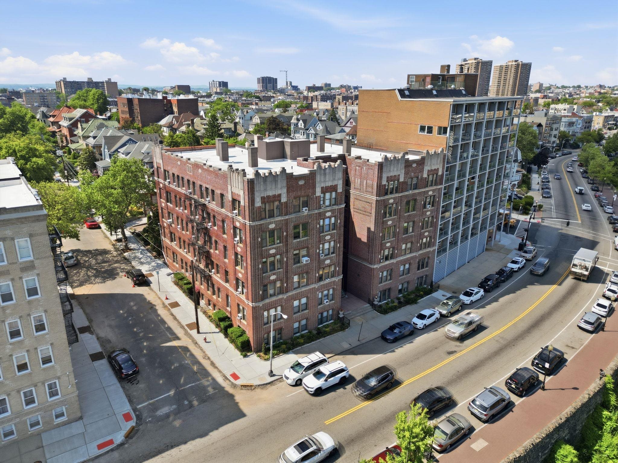 883 BLVD EAST Unit: 1F
