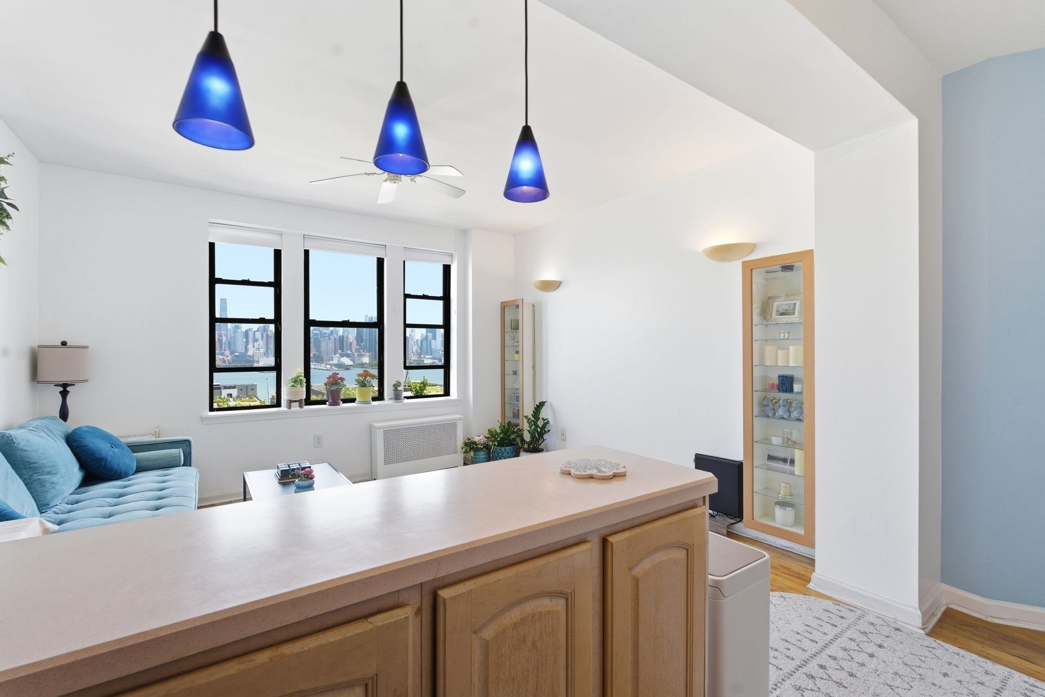 883 BLVD EAST Unit: 1F