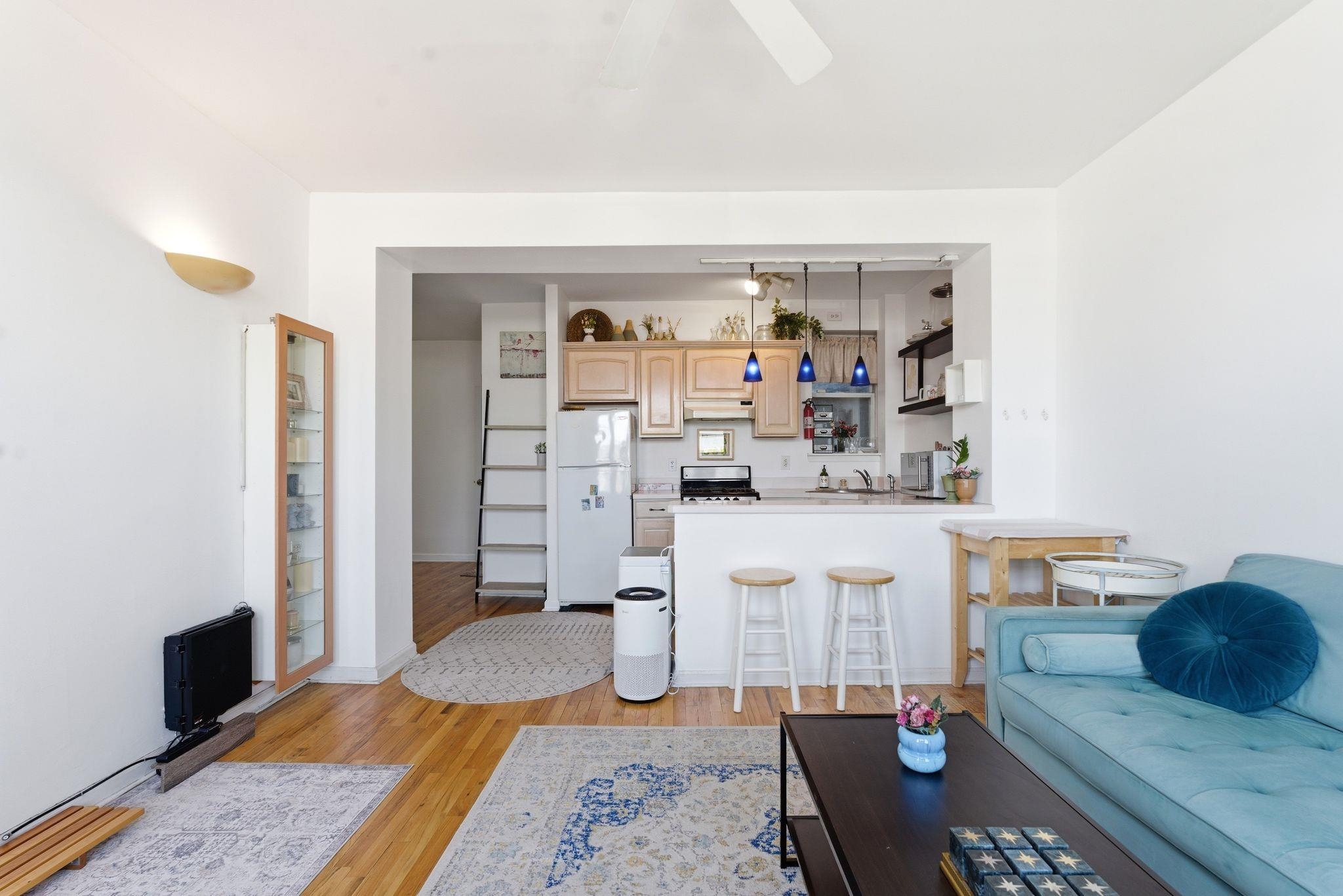 883 BLVD EAST Unit: 1F