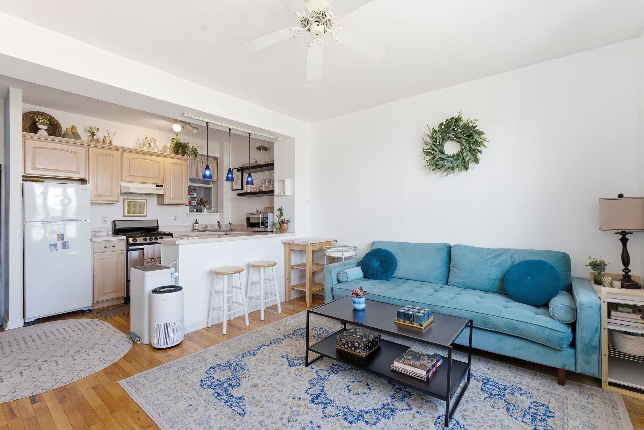 883 BLVD EAST Unit: 1F