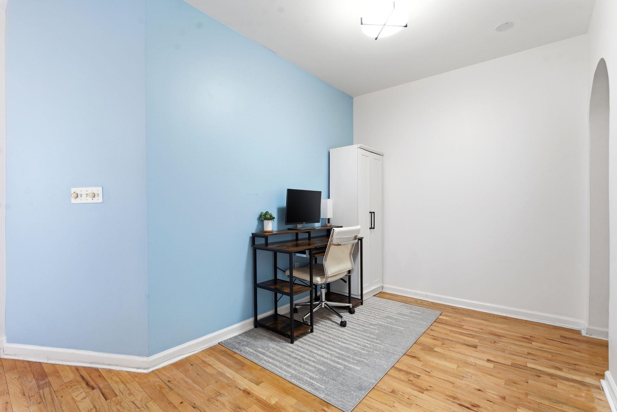 883 BLVD EAST Unit: 1F