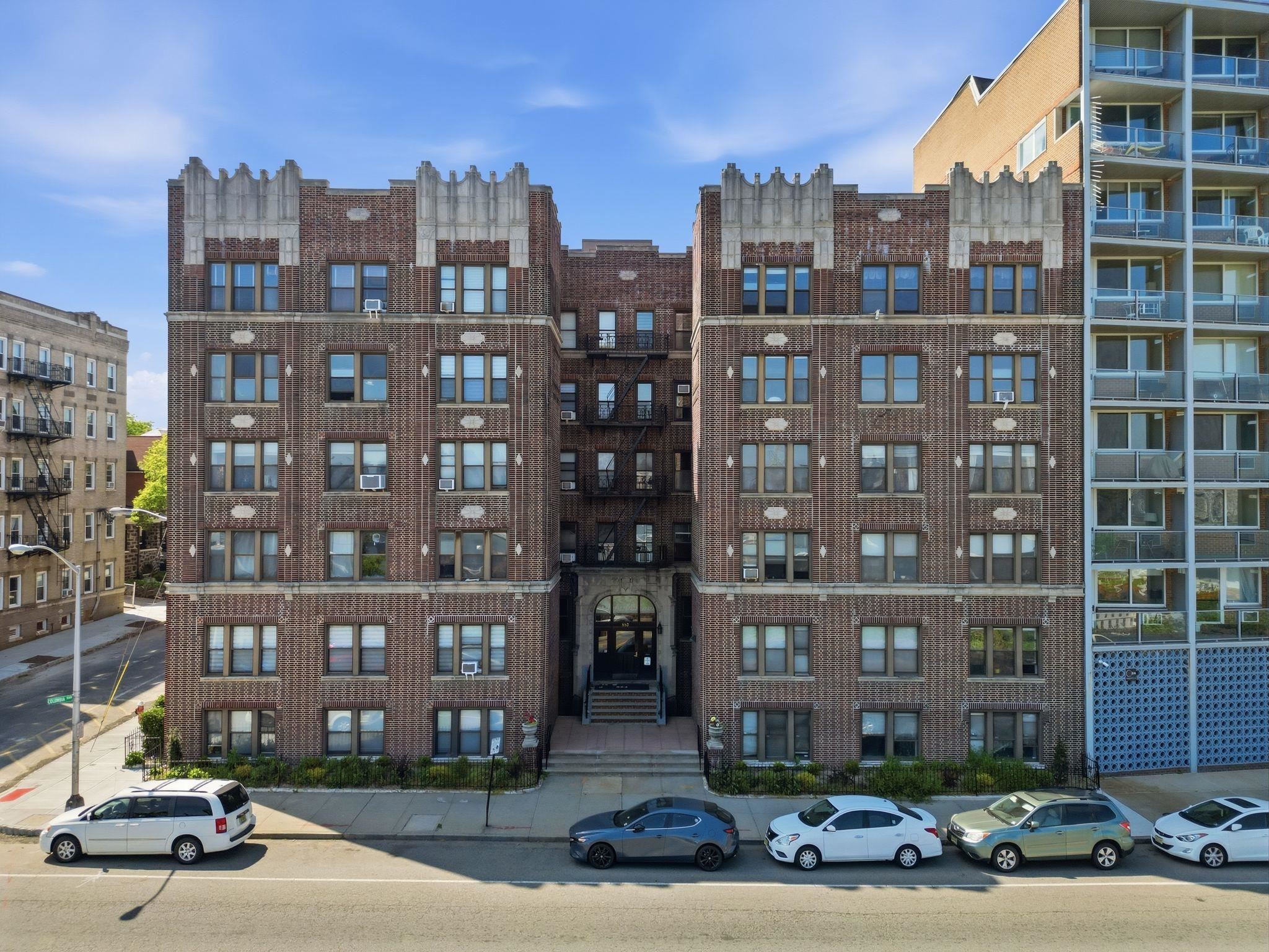 883 BLVD EAST Unit: 1F