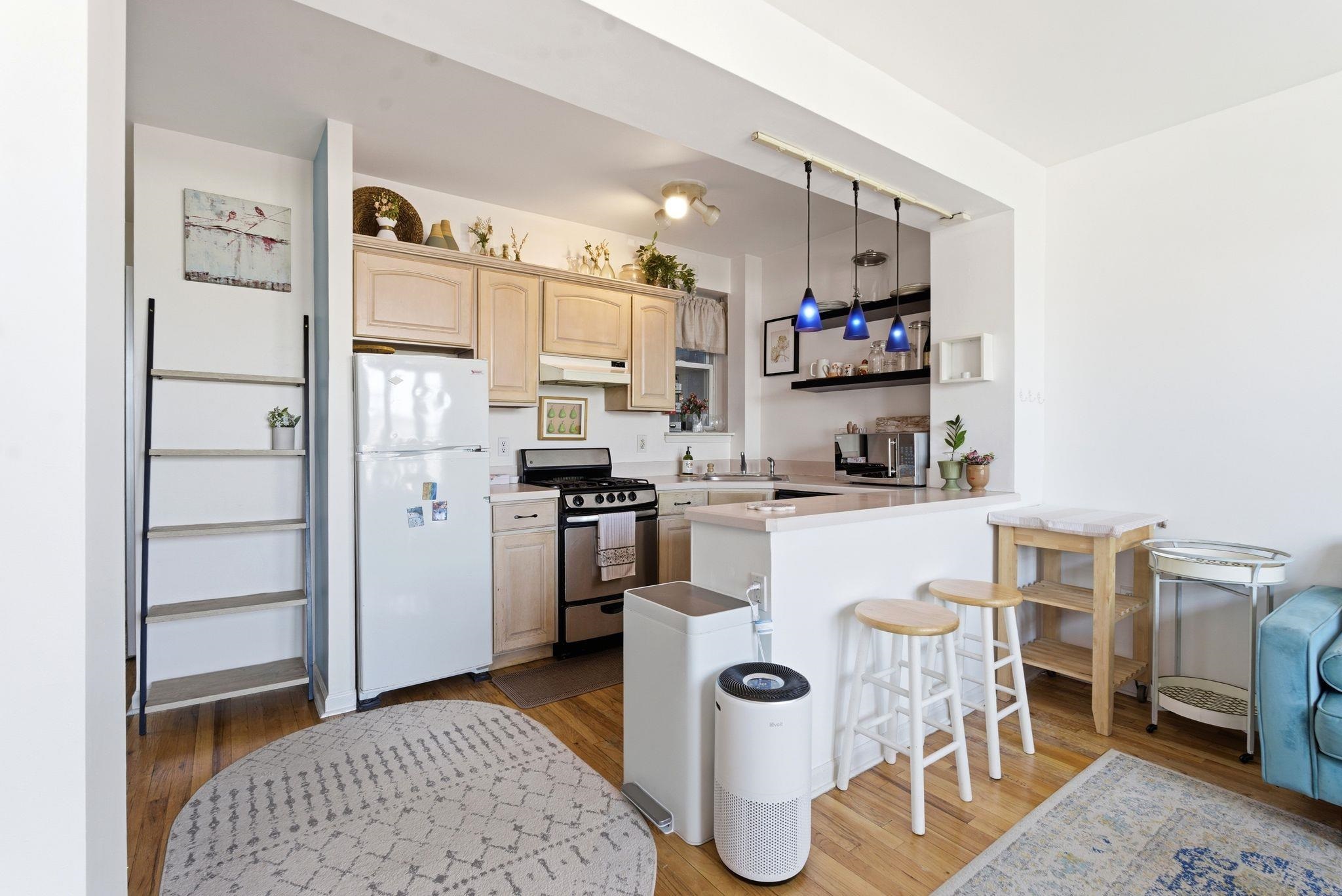 883 BLVD EAST Unit: 1F