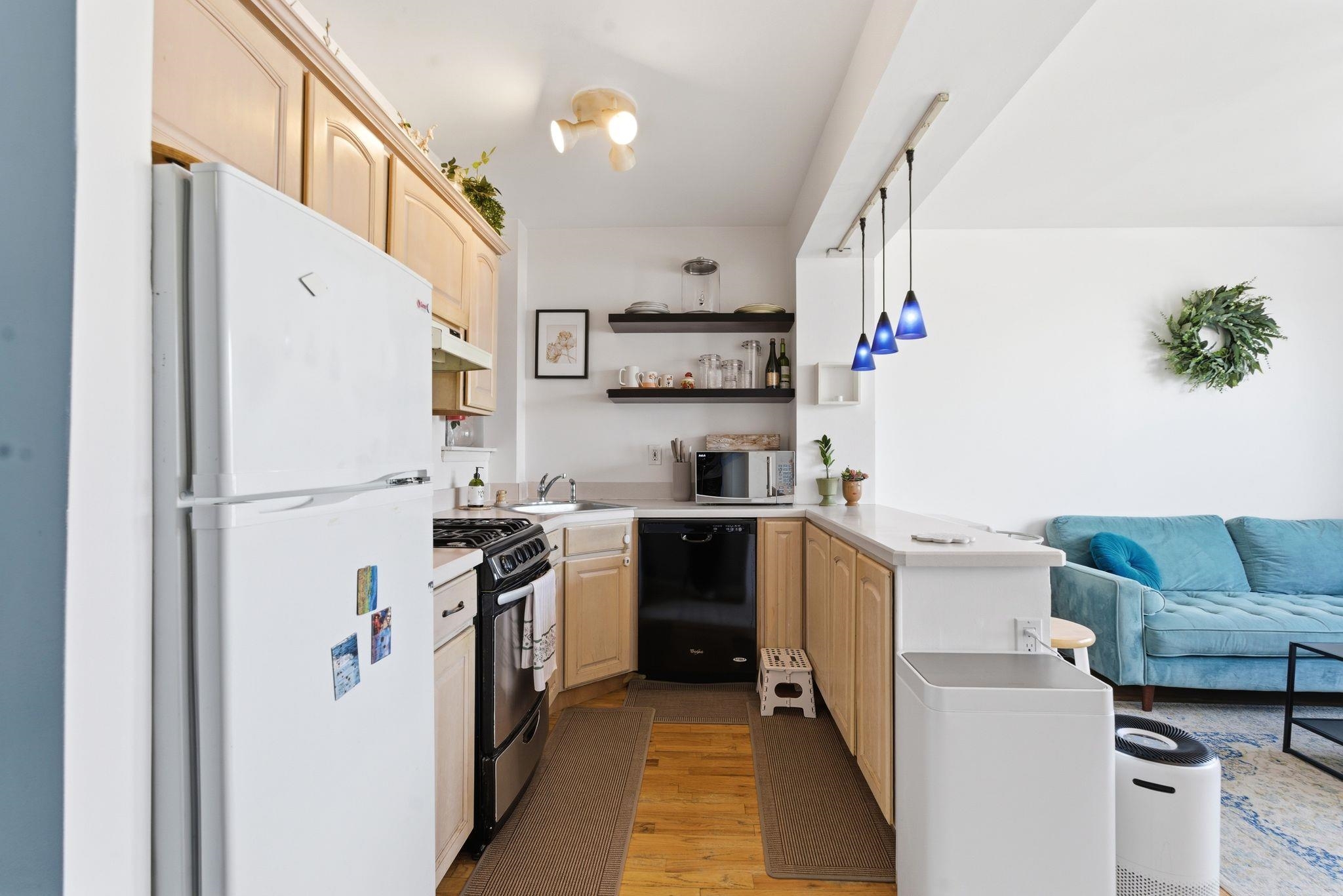 883 BLVD EAST Unit: 1F