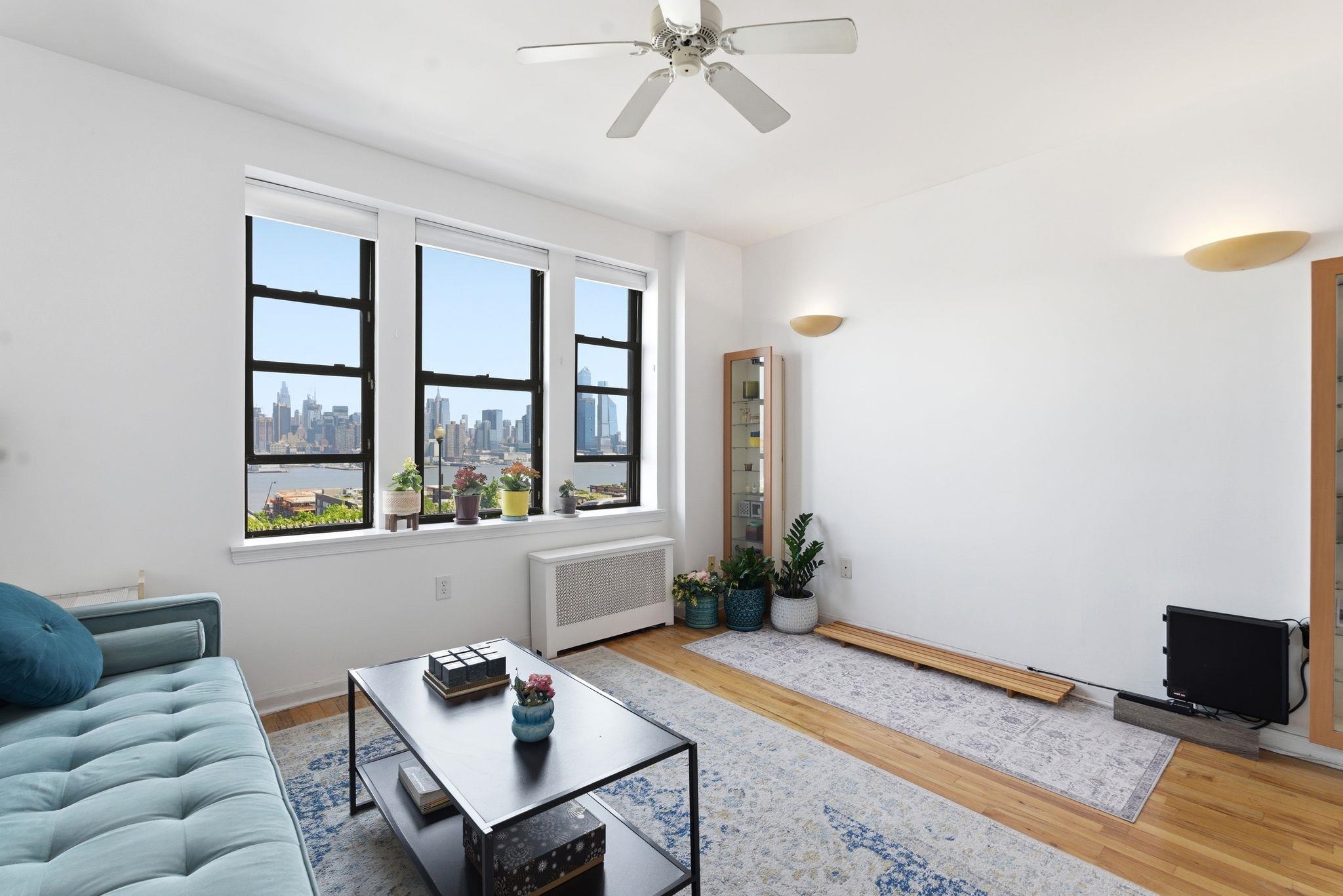 883 BLVD EAST Unit: 1F
