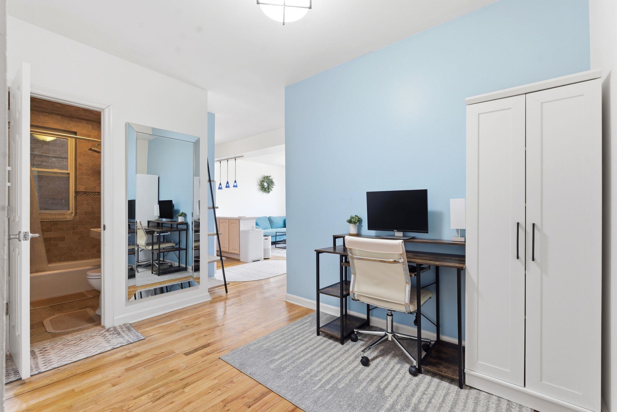 883 BLVD EAST Unit: 1F