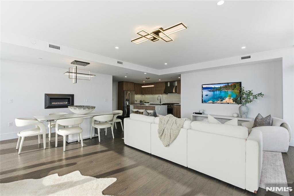 8701 Churchill Road 1401