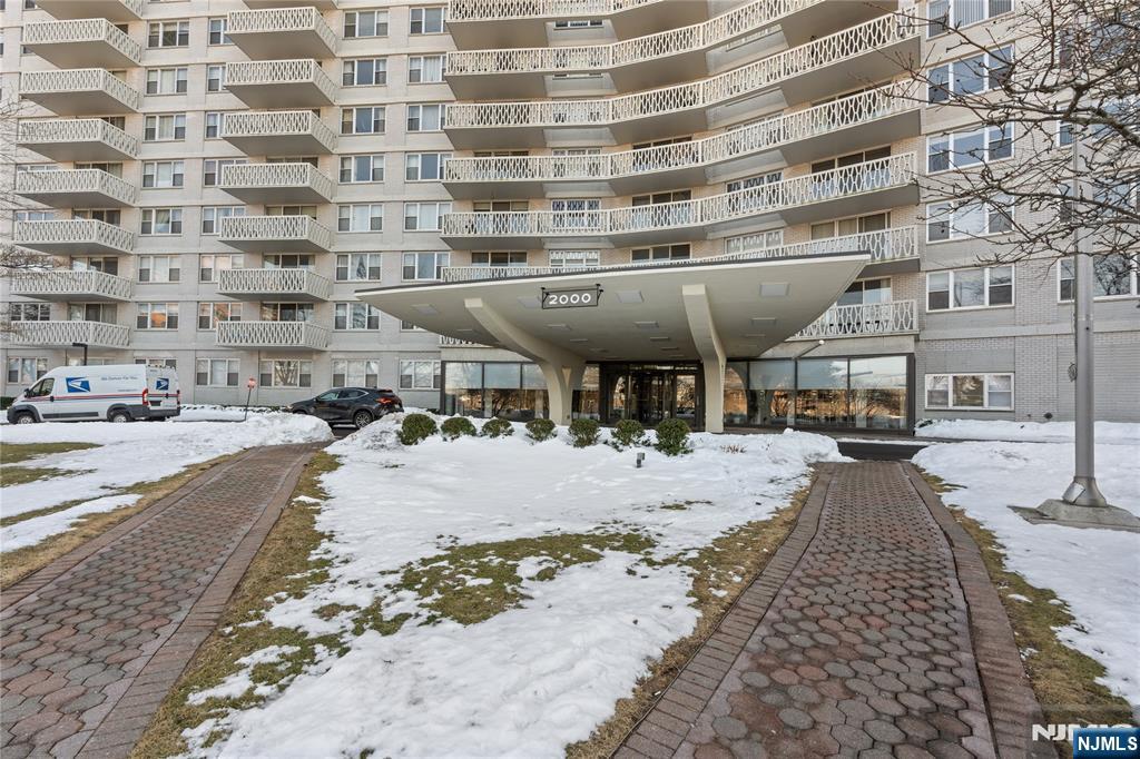 2000 Linwood Avenue 6E