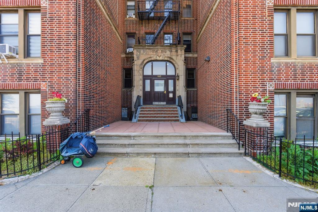 883 Boulevard 1F