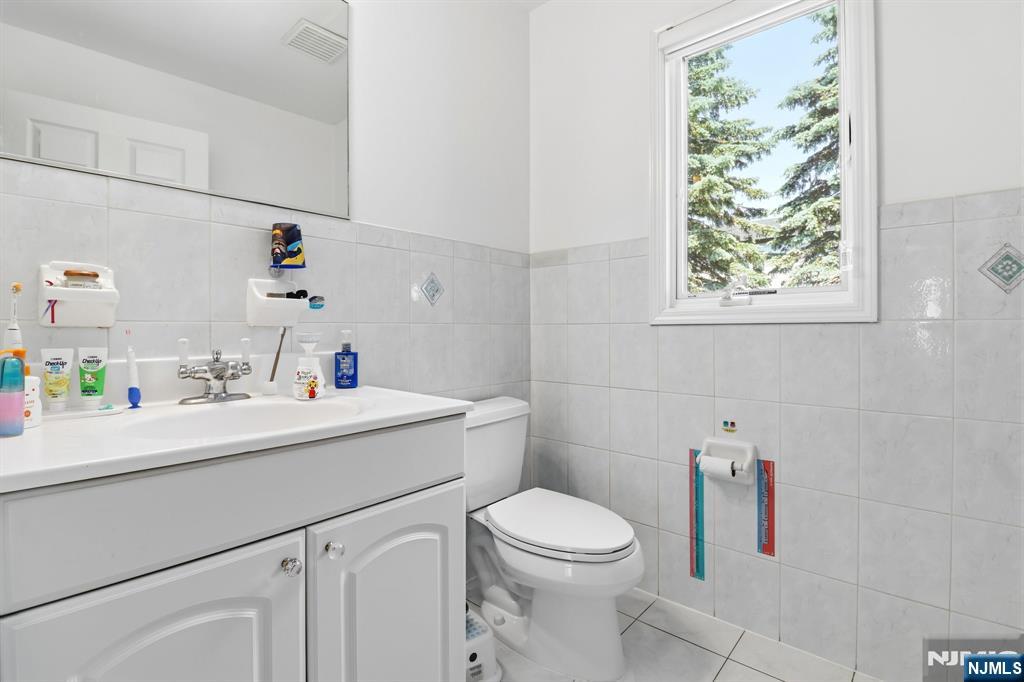 123 Hickory B