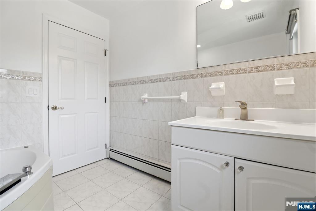 123 Hickory B