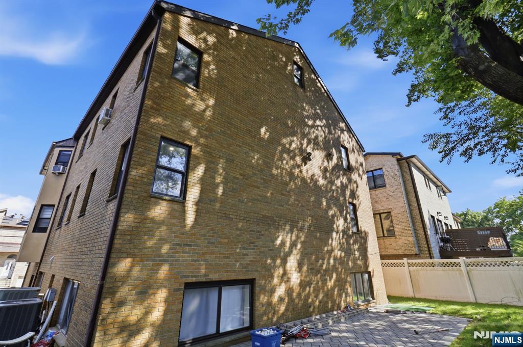 2477 6th Street 1st Floor