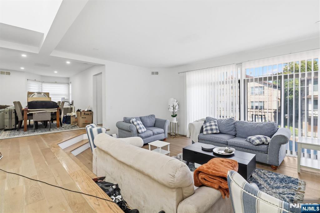 2477 6th Street 1st Floor