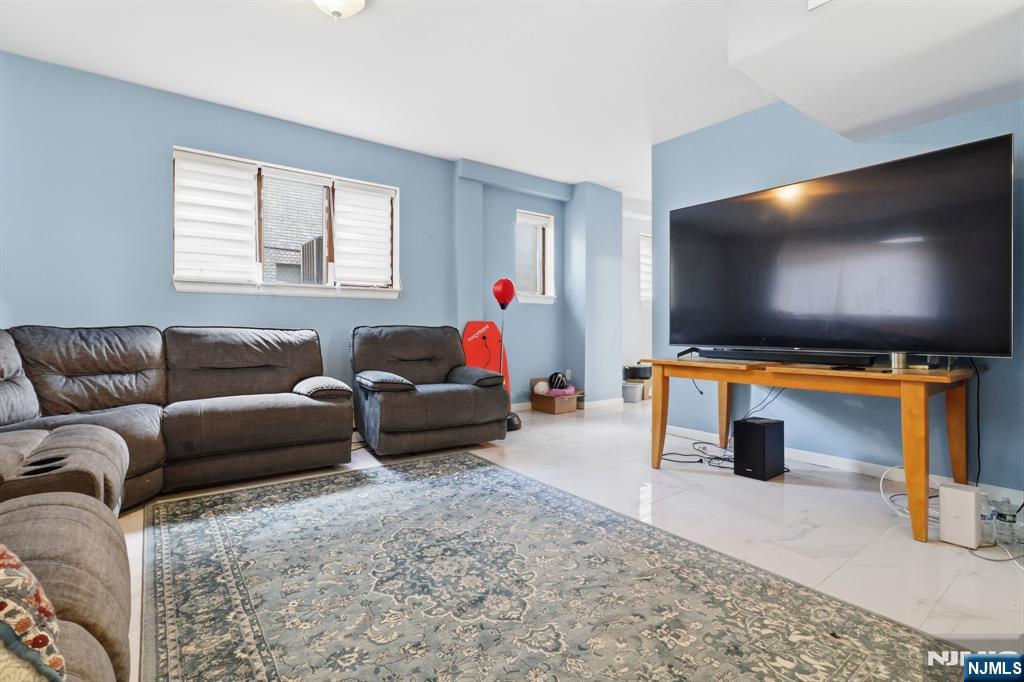 2477 6th Street 1st Floor