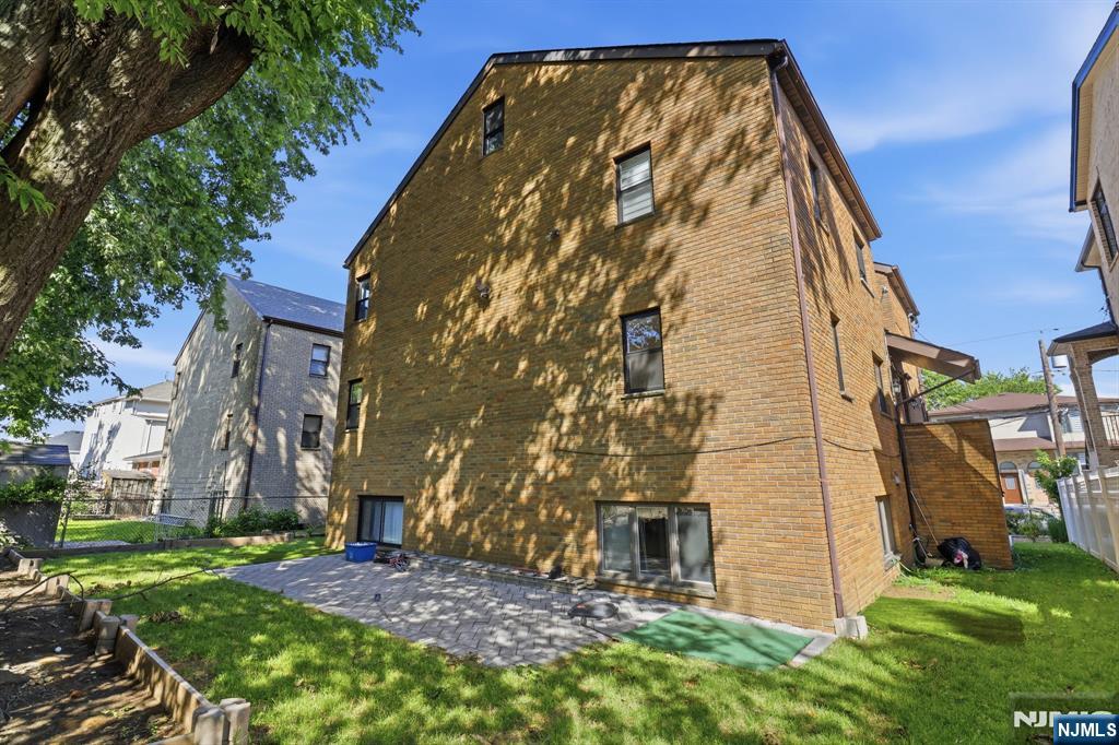 2477 6th Street 1st Floor