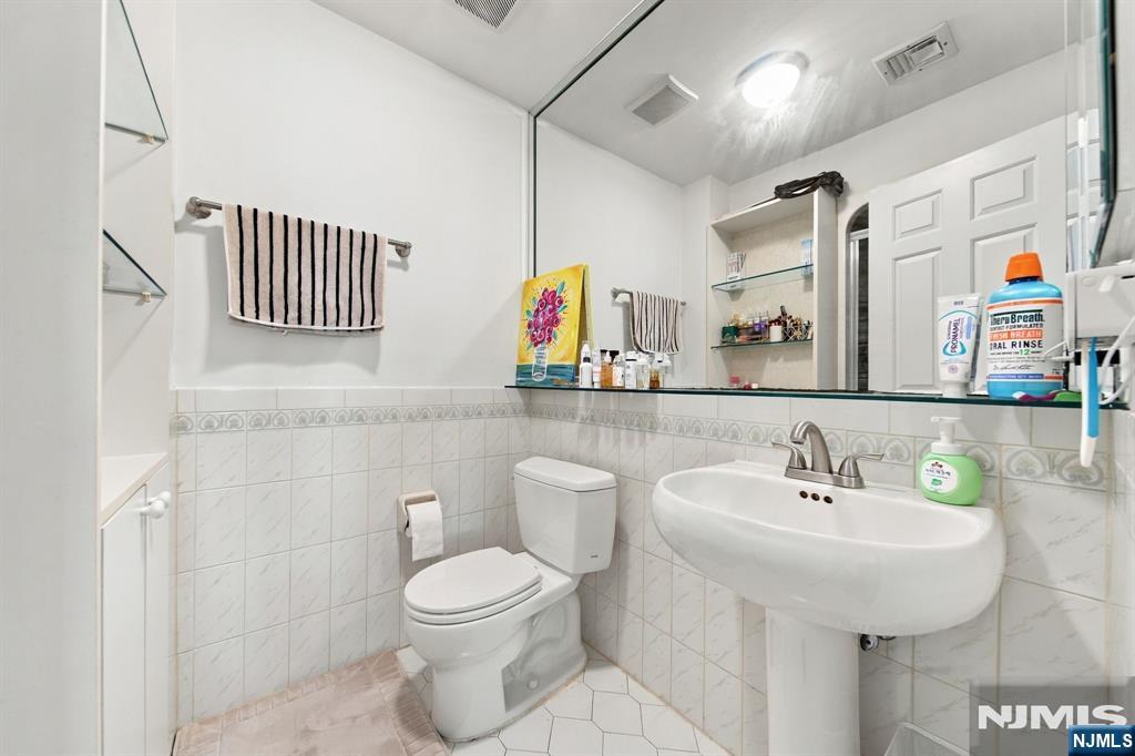 610 Anderson Avenue 3D