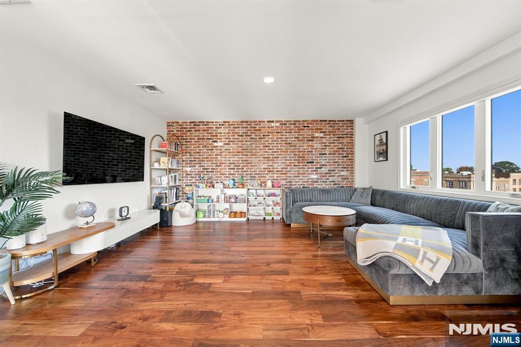 610 Anderson Avenue 3D