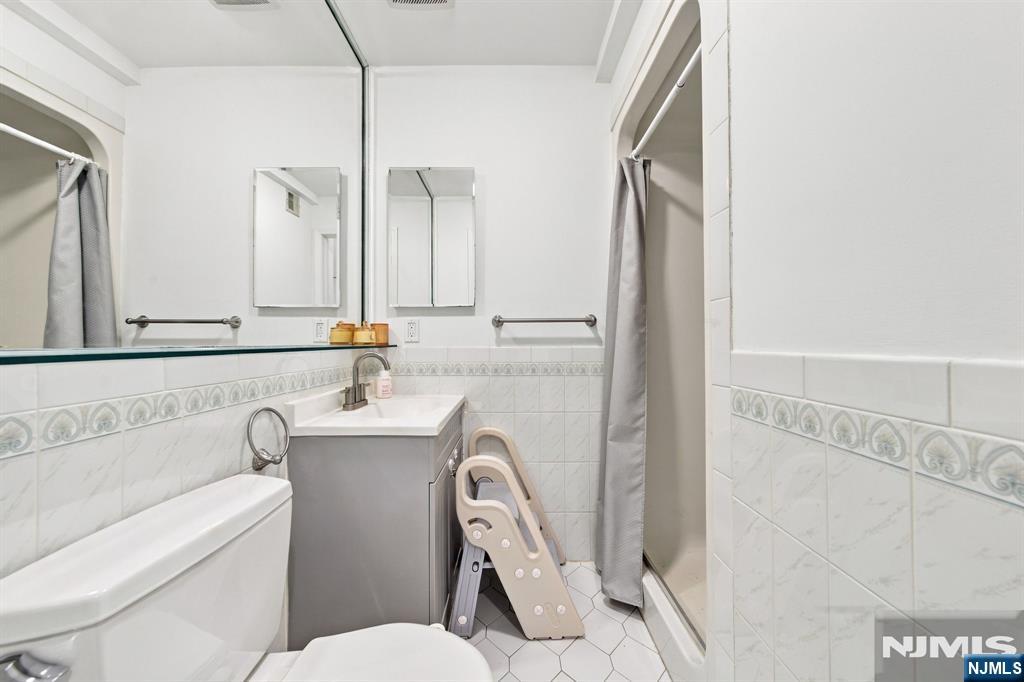 610 Anderson Avenue 3D