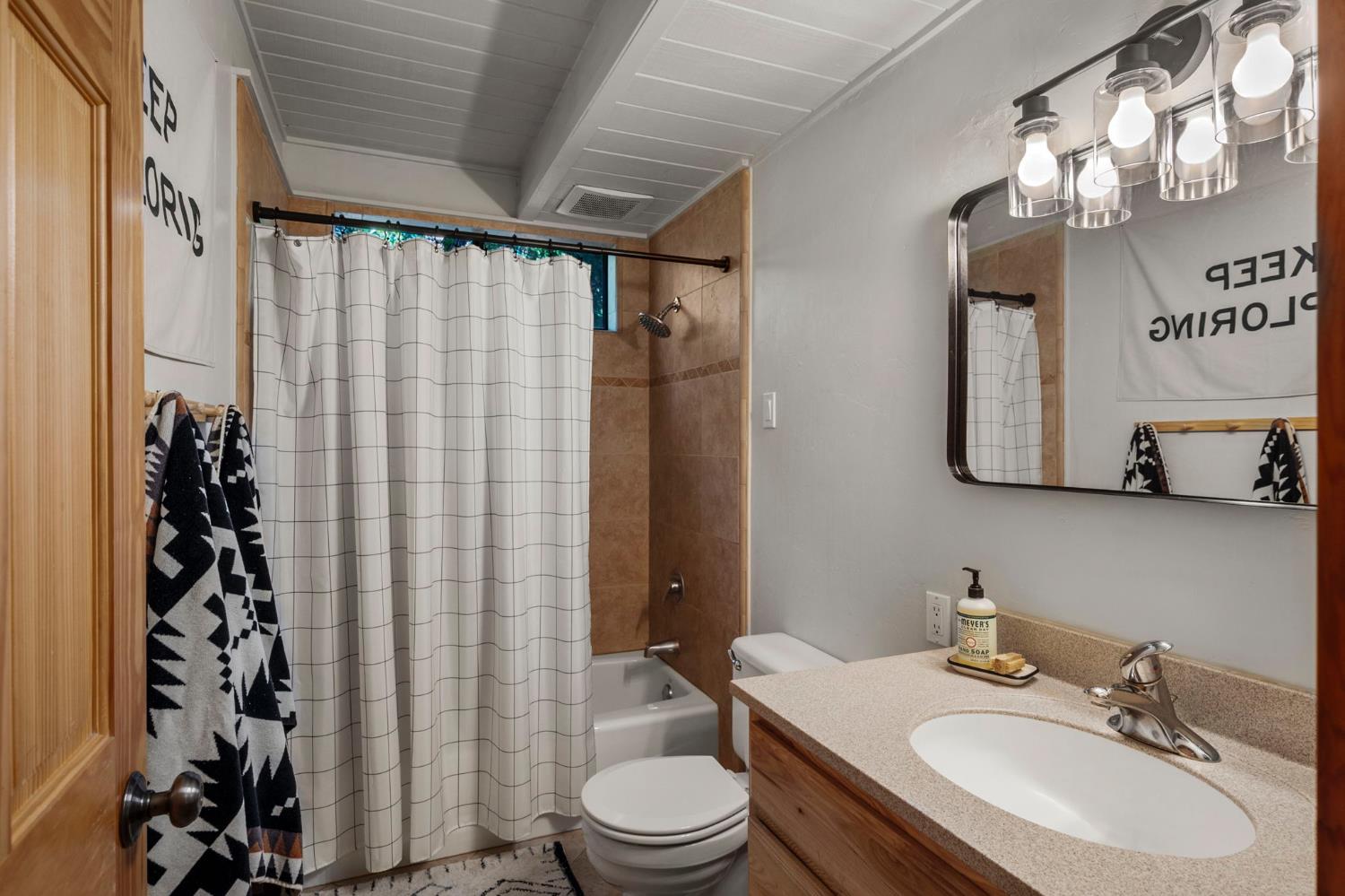 1995 South Sierra View