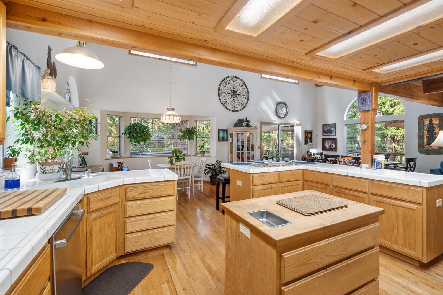 2216 Castlewood Lane