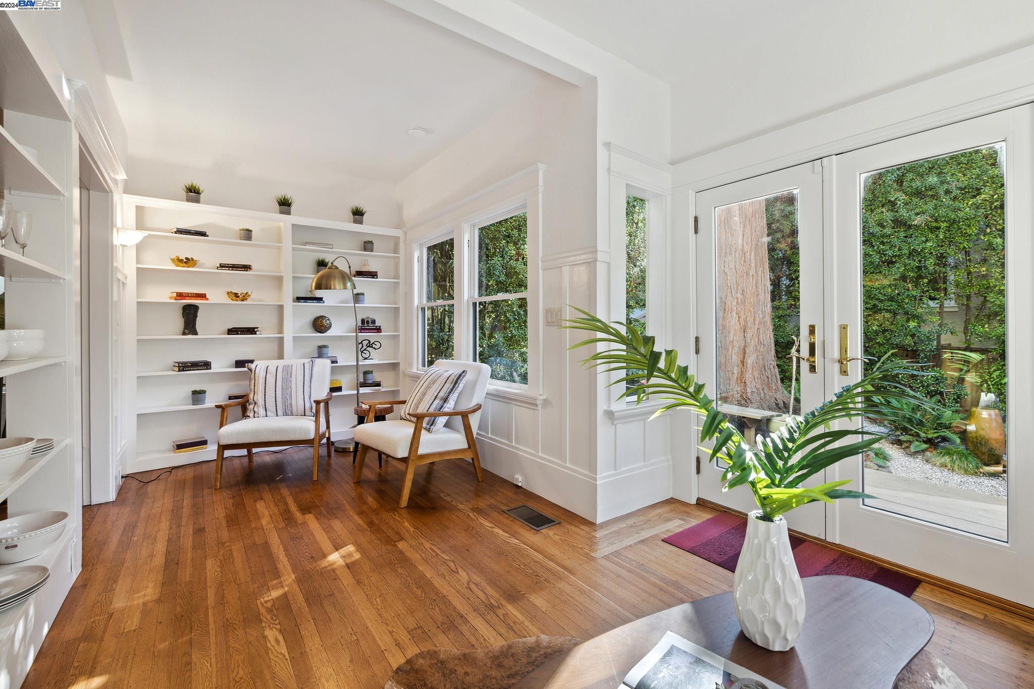 2612 WOOLSEY STREET