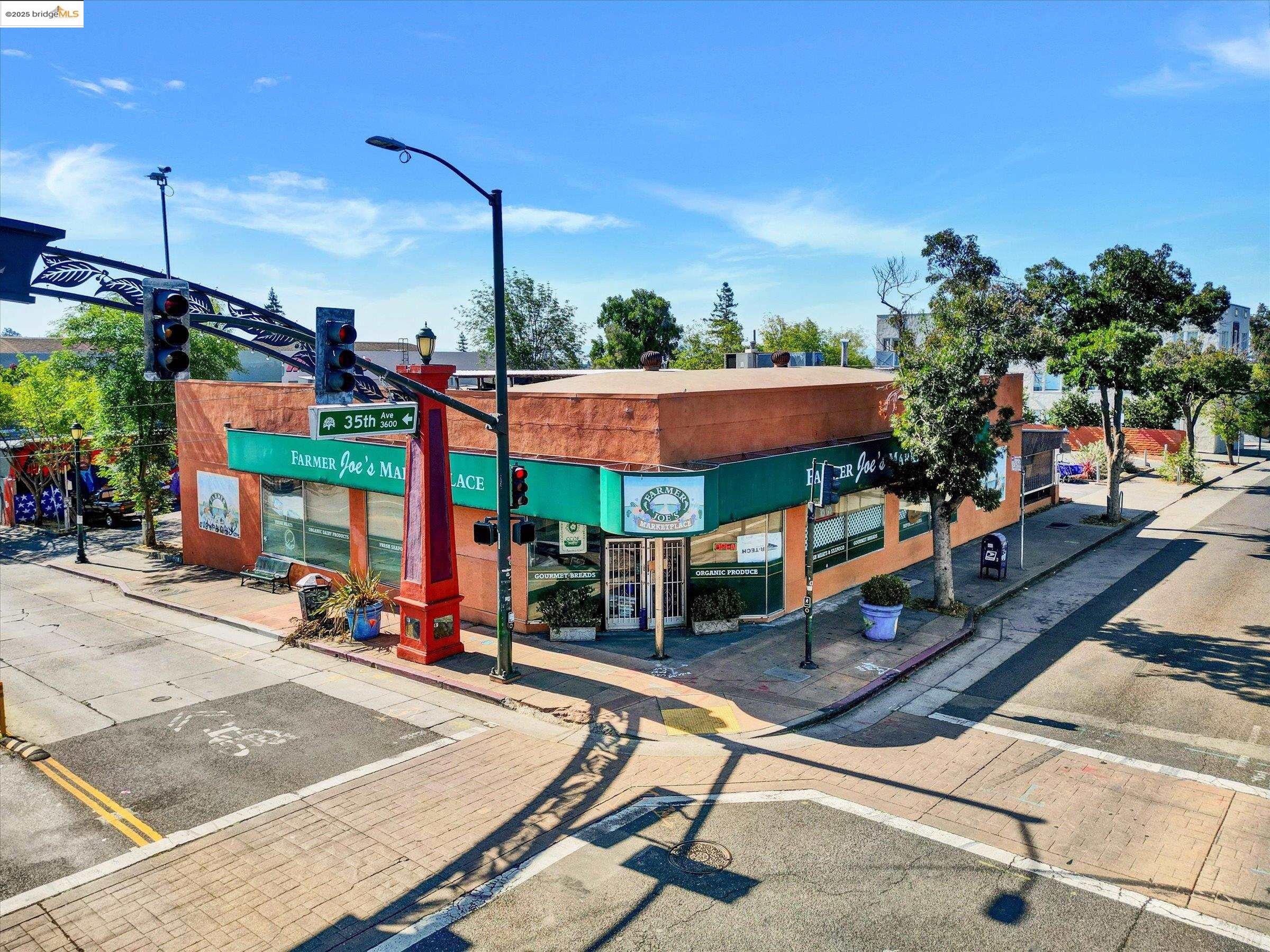 2958 Georgia St