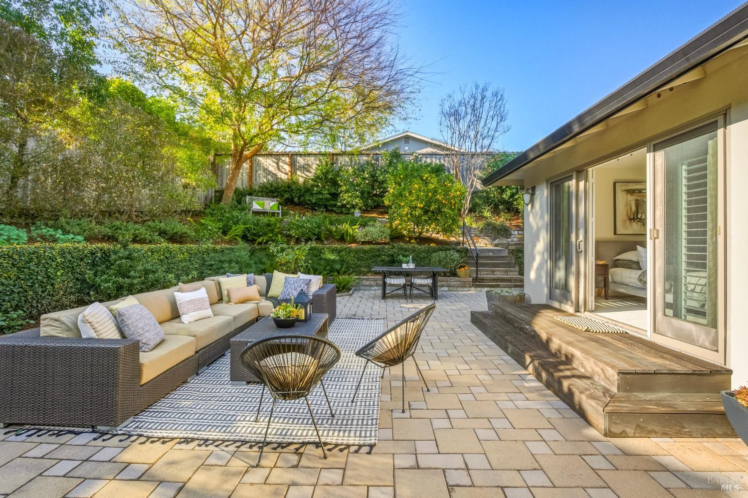 829 Las Pavadas Avenue